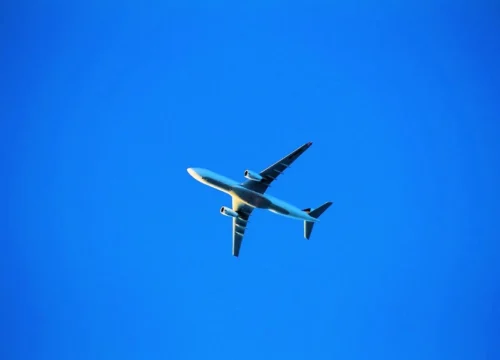 How do I Talk to a live person at Expedia?